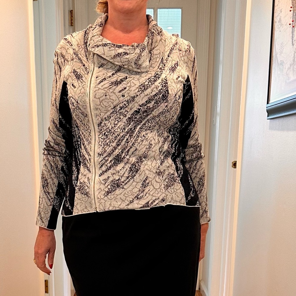 BCBGMaxAzria Black/grey/white top for Work